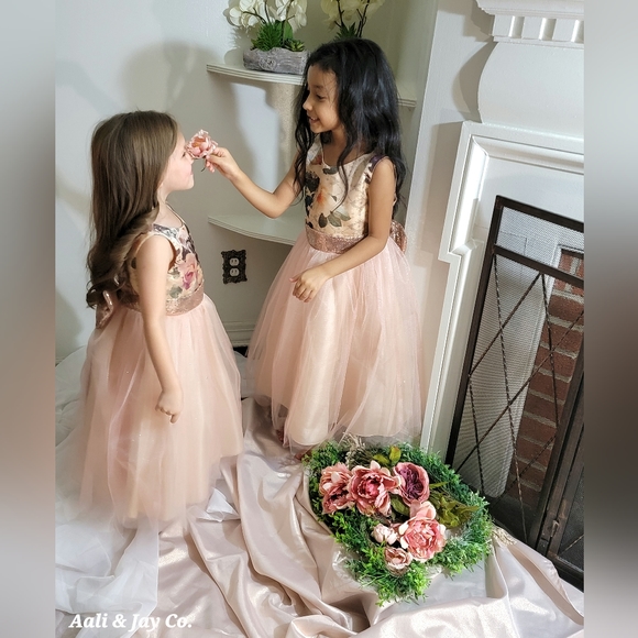 💫HP💫Vintage Floral Rose Gold Sequin Back V Girl Dress - Picture 3 of 4